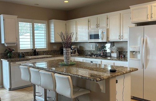 Desert Hot Springs House | Charming 3-bedrm house 2 1/2 bath 2 car garage in Desert gated community.