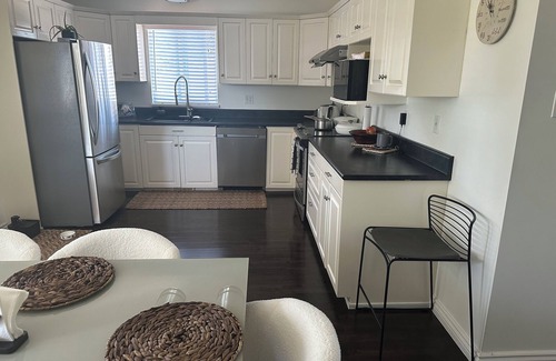 Aldergrove House | Charming 3 bedroom family home with 2 patios. 10mim to YXX, EV charging, laundry