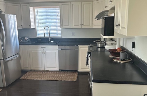 Aldergrove House | Charming 3 bedroom family home with 2 patios. 10mim to YXX, EV charging, laundry