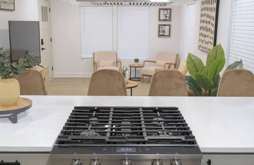Alamo Heights House | Charming 3-bed casa with Pool, AC & WiFi ThePearl Airport TDY/Traveling Nurses