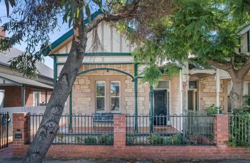 Exeter House | Charming! 3 Bed Garden by Beach