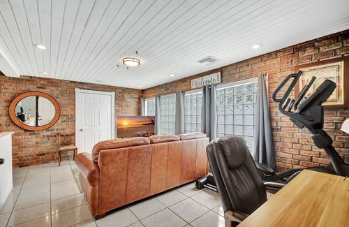 Lake Worth House | Charming 3-bedroom house with WiFi, fitness room in Lake Worth Beach