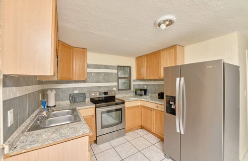 Riviera Beach House | Charming 3-bedroom house with AC, WiFi in lovely West Palm Beach