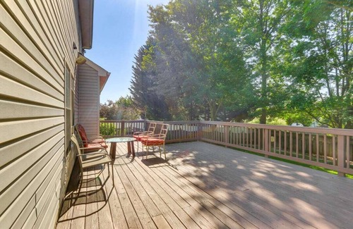 Point of Rocks House | Charming 3-bedroom house in enchanting Point of Rocks with WiFi, 3 car garage