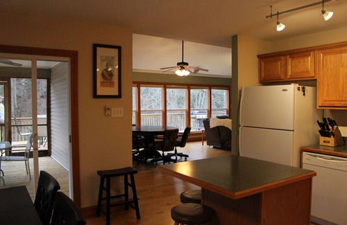 Staffordsville House | Charming 3-bedroom house on Walker Creek close to VT and R.U.