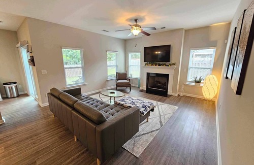 West Columbia House | Charming 3-bedroom house with backyard and 2-car garage