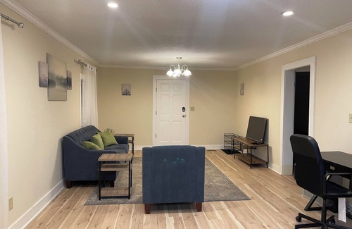 Hayes House | Charming 3-bedroom, 2 bathroom house close to RTP, Duke Univ, NCCU, Durham Tech
