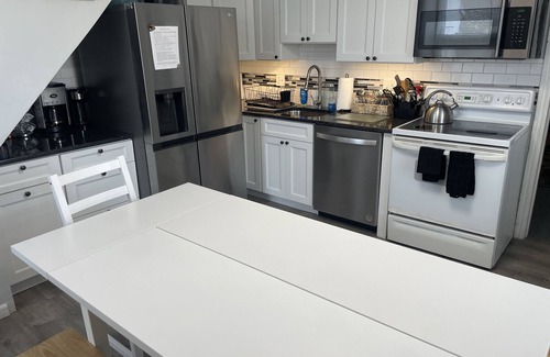 Radnor Cottage | Charming 3 Bedroom/2 Bathroom Carriage House, Kids & Pet Friendly