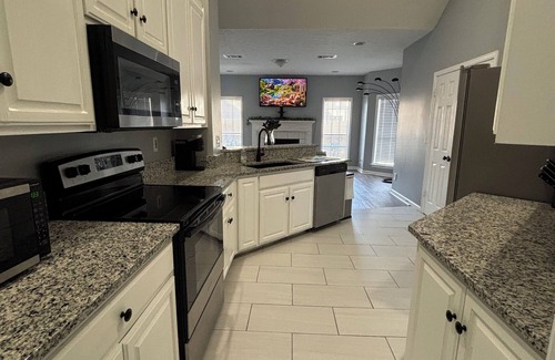 Gunter Afs House | Charming 3 bedroom 2 bath Home Oasis - Pool View, AC, and WiFi