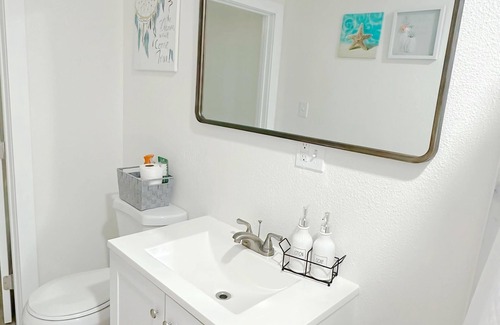 Woodlake Apartment | Charming 3-bedroom apartment in Woodlake with WiFi and AC, 25 minutes to Sequoia