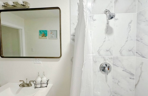 Woodlake Apartment | Charming 3-bedroom apartment in Woodlake with WiFi and AC, 25 minutes to Sequoia