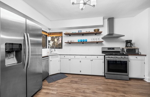 Hyde Park House | Charming 3-bedroom apartment with WiFi and AC in pleasant Bentwood Austin