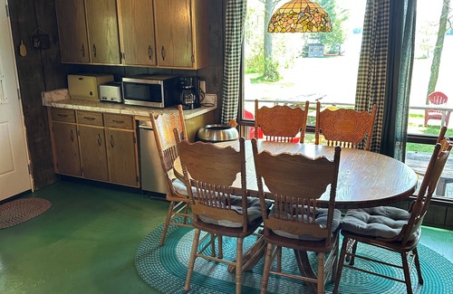 Magnetawan Cottage | Charming 3-bedroom Island View Cottage in pleasant Magnetawan with WiFi, AC