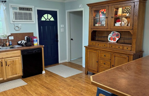 Jersey Cottage | Charming 3-bedroom cottage with AC, WiFi in the countryside near Warren
