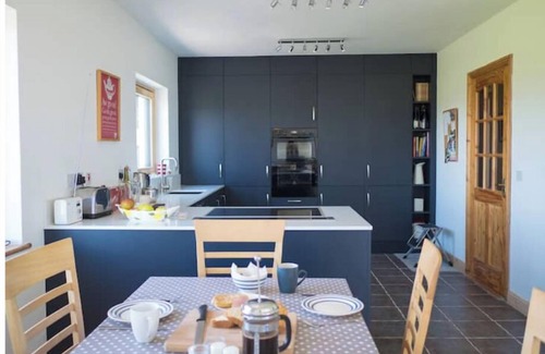 Killadoon Cottage | Charming 3-Bedroom Cottage in a Peaceful Countryside Setting