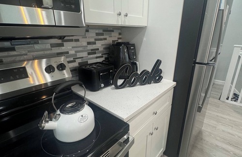 Paterson House | Charming 3-bedroom Duplex house with AC and WiFi in lovely Passaic County.