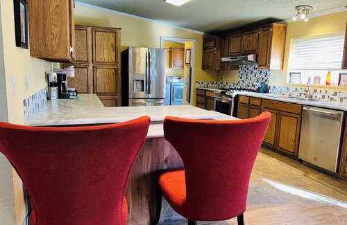 Whitesboro Other | Charming 3-bedroom Farmhouse with AC, WiFi and horse stalls in North Texas
