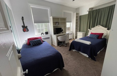 West Bristol Other | Charming 3-bedroom farmhouse in Newportville with fast WiFi and AC