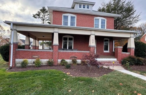 Mount Airy House | Charming 3-bedroom house in the heart of town right off I-70