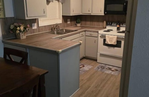 Defiance House | Charming 3-bedroom house in Defiance with WiFi access