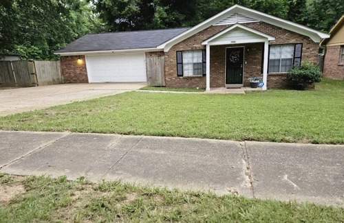 Raleigh House | Charming 3-bedroom house with WiFi, AC in fabulous Memphis