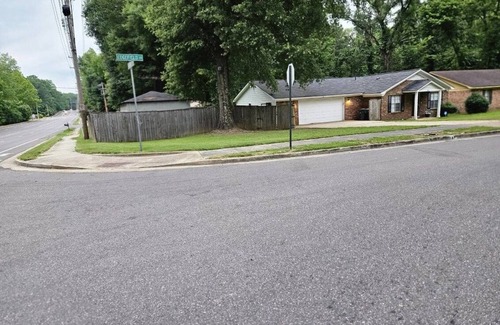 Raleigh House | Charming 3-bedroom house with WiFi, AC in fabulous Memphis