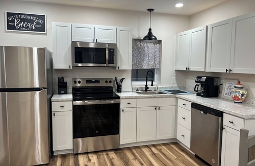 Goode House | Charming 3-bedroom house with pond near Lynchburg