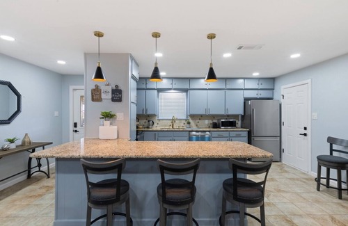 Haslet House | Charming 3-bedroom house with WiFi and AC in Haslet