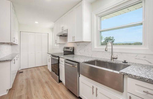 Calhoun House | Charming 3-bedroom house with AC and WiFi in Resaca