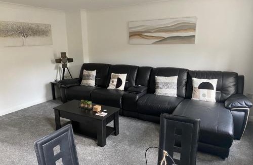 Norwich Apartment | Charming 3-Bedroom Norwich Retreat Garden& Parking