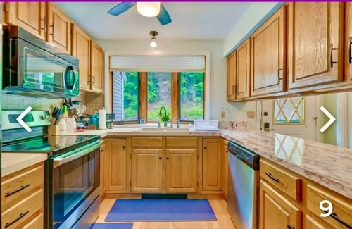Bristol House | Charming 3-bedroom townhome in fabulous Bristol/Alexandria closeto Newfound Lake