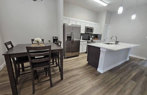 Temple House | Charming 3-bedroom townhome in Temple with WiFi and AC