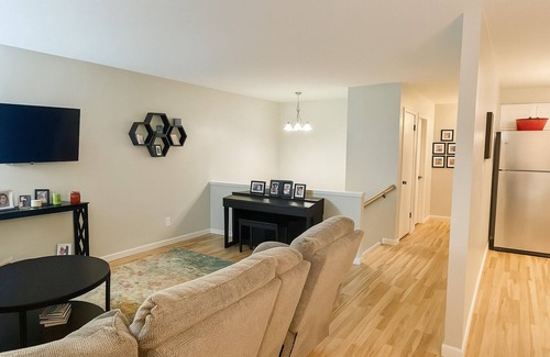 Maple Grove House | Charming 3-bedroom townhome in fabulous Maple Grove