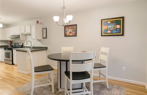 Maple Grove House | Charming 3-bedroom townhome in fabulous Maple Grove