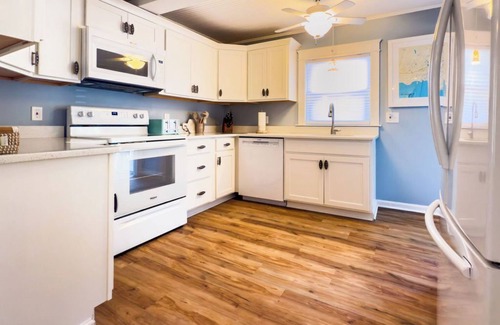 Saybrook Manor Cottage | Charming 3-bedroom cottage in Old Saybrook with AC, WiFi