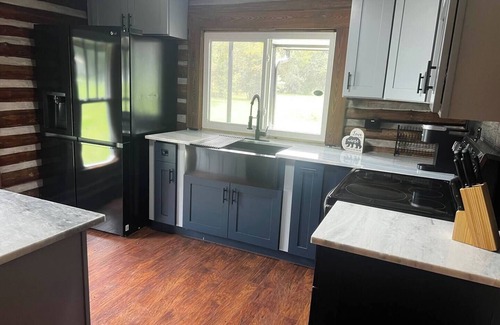 Thonotosassa Cabin | Charming 3-bedroom log cabin with AC, WiFi in fabulous Thonotosassa