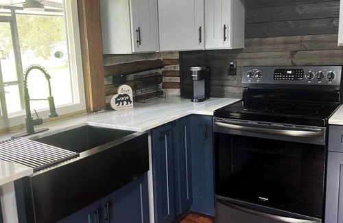Thonotosassa Cabin | Charming 3-bedroom log cabin with AC, WiFi in fabulous Thonotosassa