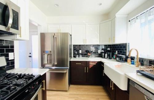Ladera Heights House | Charming 3 BR Home Near SoFi and LAX - 65th
