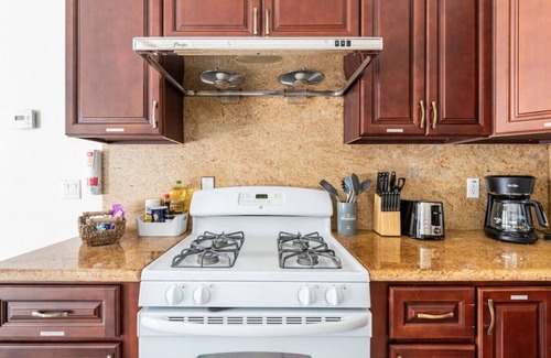 South San Gabriel House | Charming 3-BR Home with Backyard Paradise: BBQ, High-Speed Internet, and Parking Included