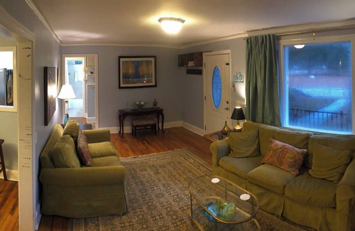 Rosewood House | Charming 3 BR park-side Home w/King bed, WiFi, Full Kitchen & Fenced backyard