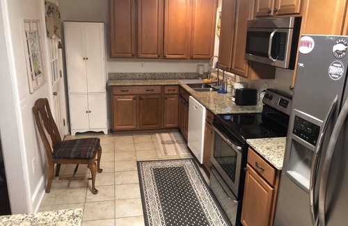 Rosewood House | Charming 3 BR park-side Home w/King bed, WiFi, Full Kitchen & Fenced backyard