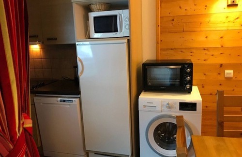 Brides-les-Bains Apartment | Charming 3-Room Apartment for 8 with Mountain View, Parking, and Balcony in Brides-les-Bains