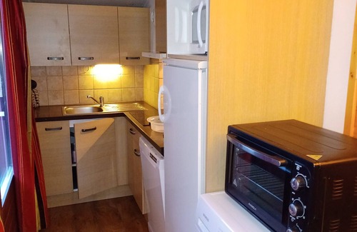 Brides-les-Bains Apartment | Charming 3-Room Apartment for 8 with Mountain View, Parking, and Balcony in Brides-les-Bains