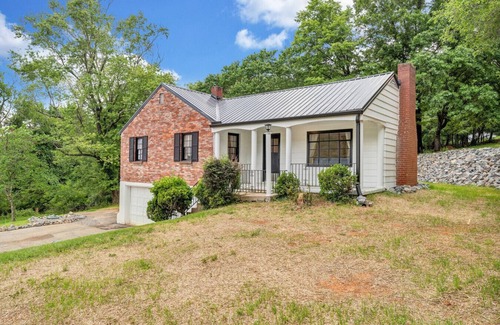 Roanoke House | Charming 3BR home seconds from the Blue Ridge Parkway