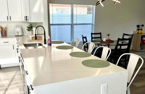 West Kissimmee House | Charming 3BR home w/pool & WiFi, fully equipped, just 27 mins from Disney!