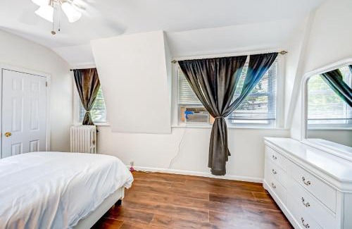 Huntington Apartment | Charming 3BR Huntington House, Pet-Friendly!