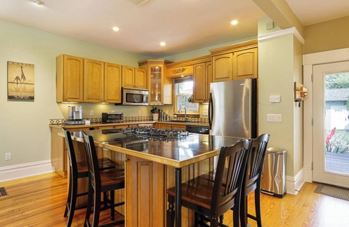 Weinland Park House | Charming 3BR w/Hot Tub + Garden | Near OSU + More