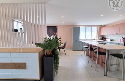 Viels-Maisons Cottage | Charming 4-Bedroom Cottage with Garden, Terrace, and Close to Disneyland Paris