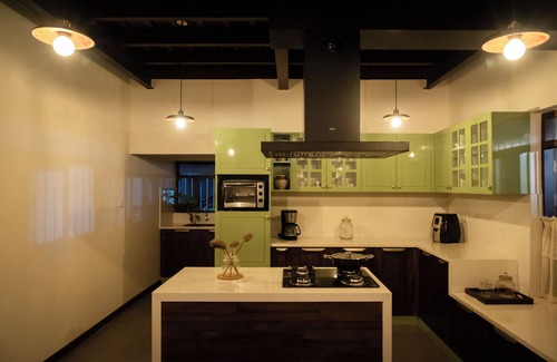 Cherai House | Charming 4 - Bedroom Airconditioned Bungalow near Cherai Beach at North Paravur