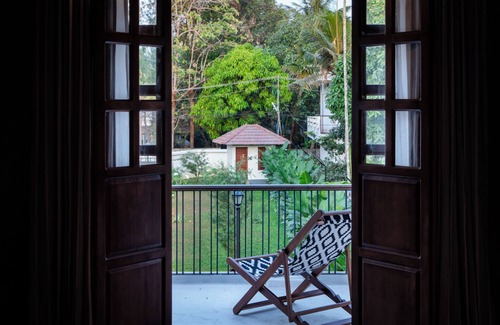 Cherai House | Charming 4 - Bedroom Airconditioned Bungalow near Cherai Beach at North Paravur